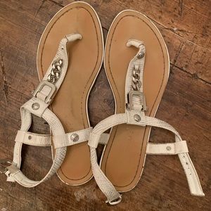 2/20$! GUESS white sandals